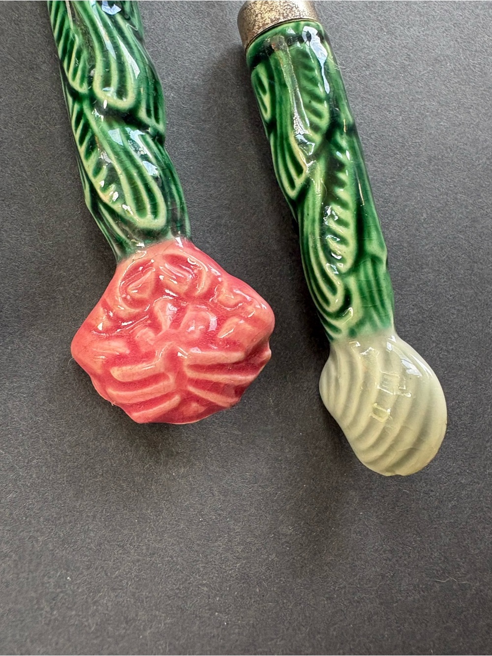 Mid-Century Ceramic Handle Seafood/Cocktail Fork Set Green and Red - Unbranded - Picture 7 of 13